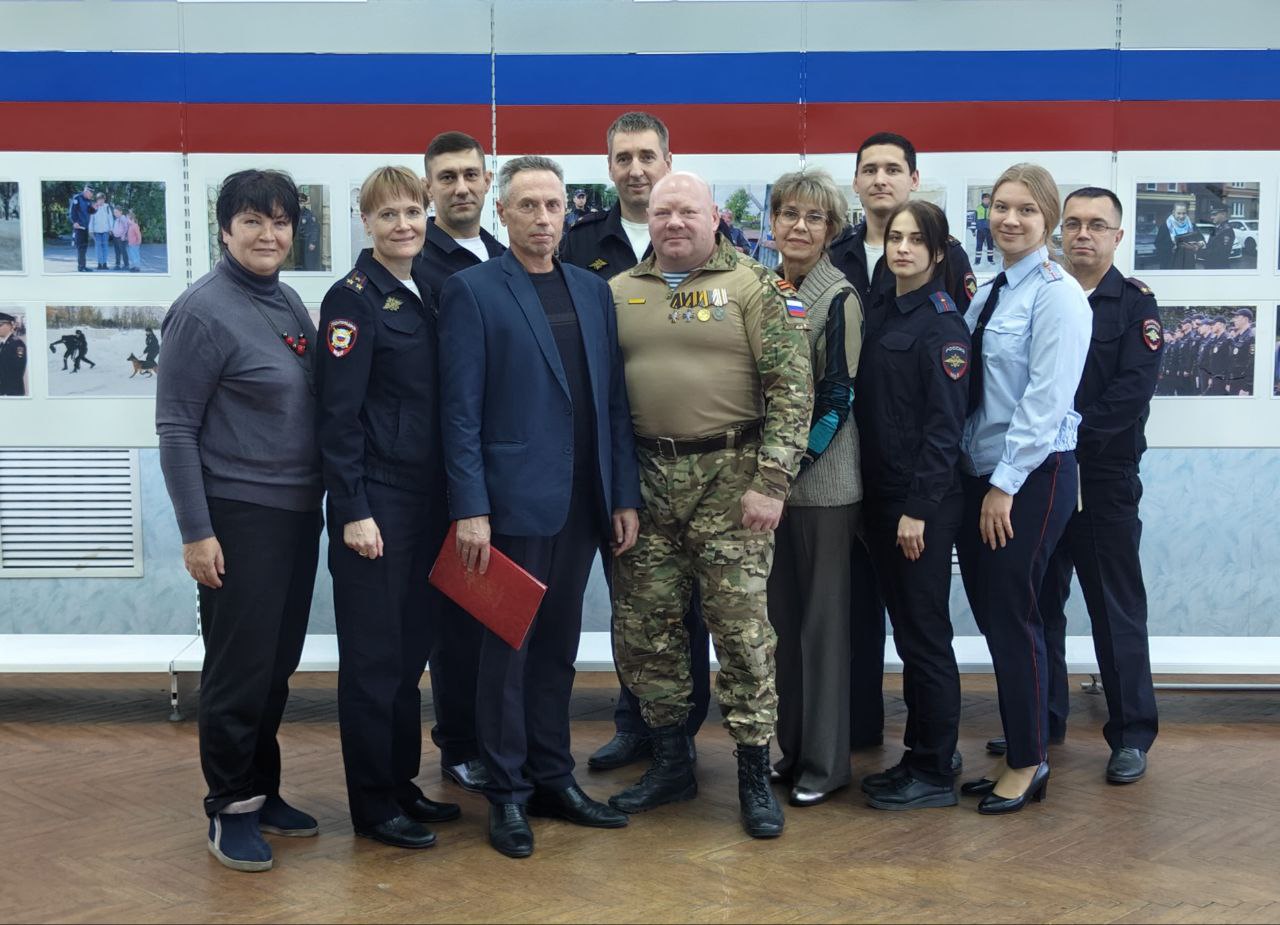 В Управлении МВД России по Костромской области прошла встреча сотрудников органов внутренних дел с участником СВО, ветераном боевых действий Сергеем Поповым В Управлении МВД России по Костромской области прошла встреча сотрудников органов внутренних дел с участником СВО, ветераном боевых действий Сергеем Поповым