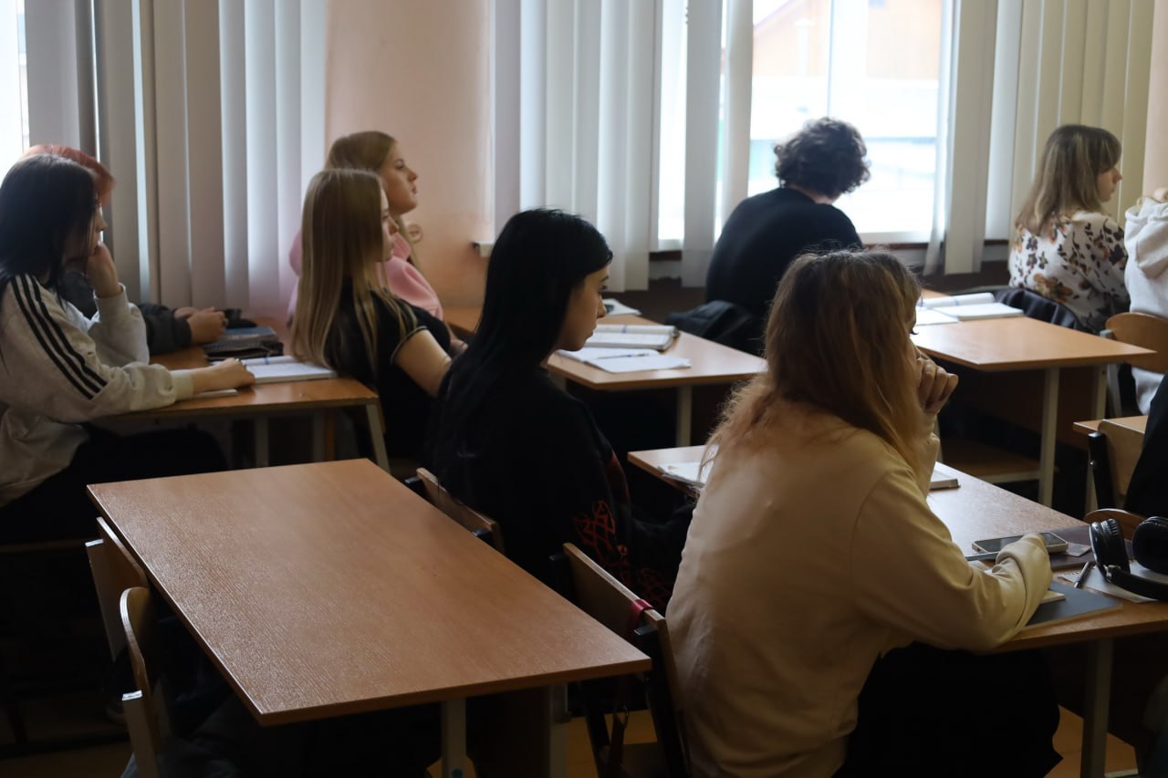 В Костроме полицейские и общественники провели для студентов урок кибербезопасности В Костроме полицейские и общественники провели для студентов урок кибербезопасности