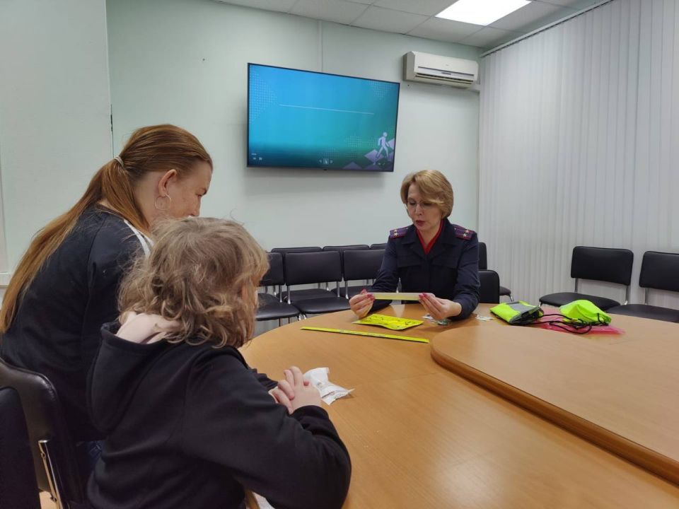 Костромские автополицейские провели информационный семинар по безопасности пеших участников дорожного движения в осенний период для представителей некоммерческих общественных организаций