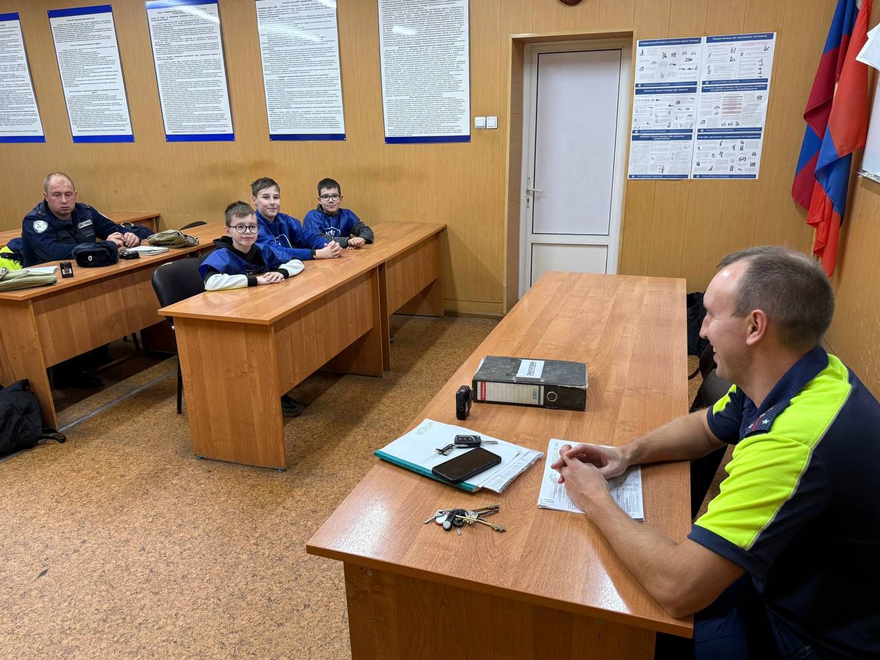 Юные инспекторы движения школы №38 заступили на службу вместе с сотрудниками областной Госавтоинспекции Юные инспекторы движения школы №38 заступили на службу вместе с сотрудниками областной Госавтоинспекции