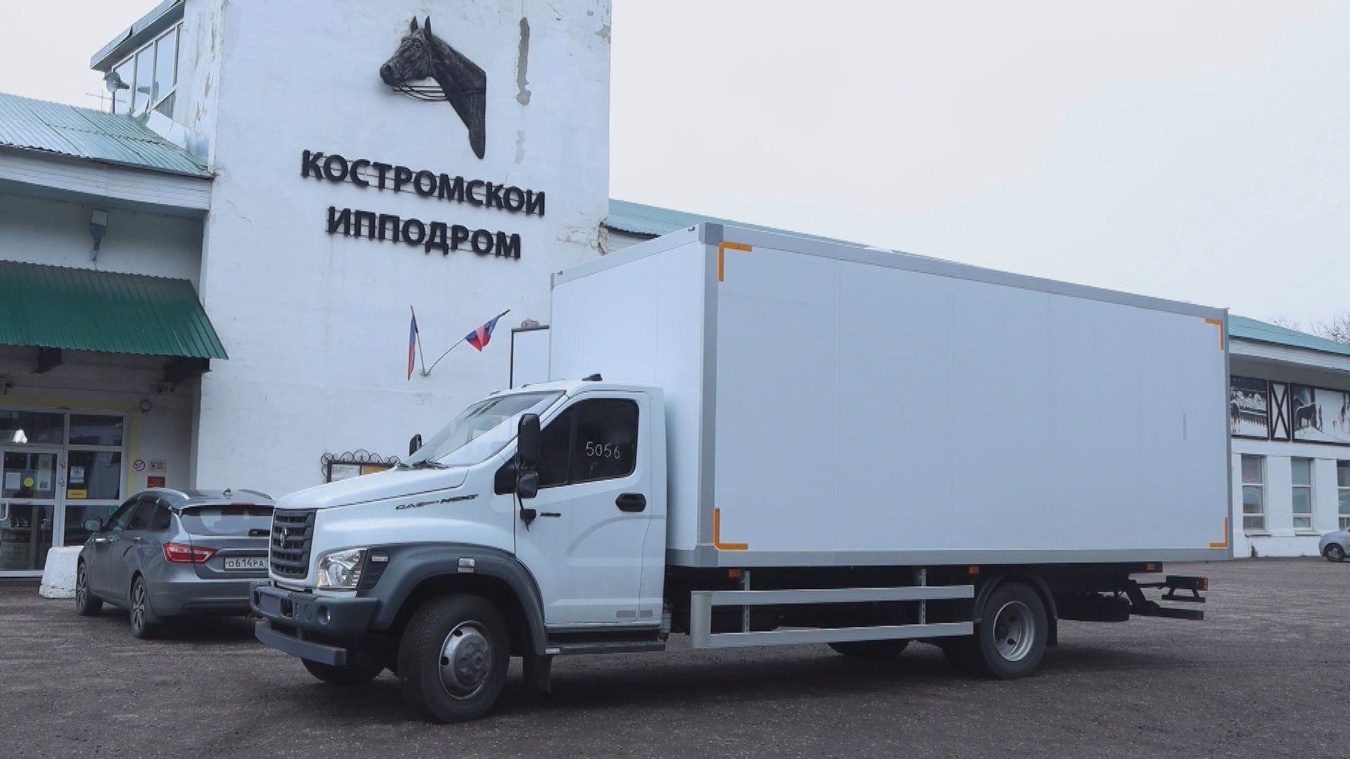 В Спортивной школе с ипподромом в Костроме появился новый коневоз