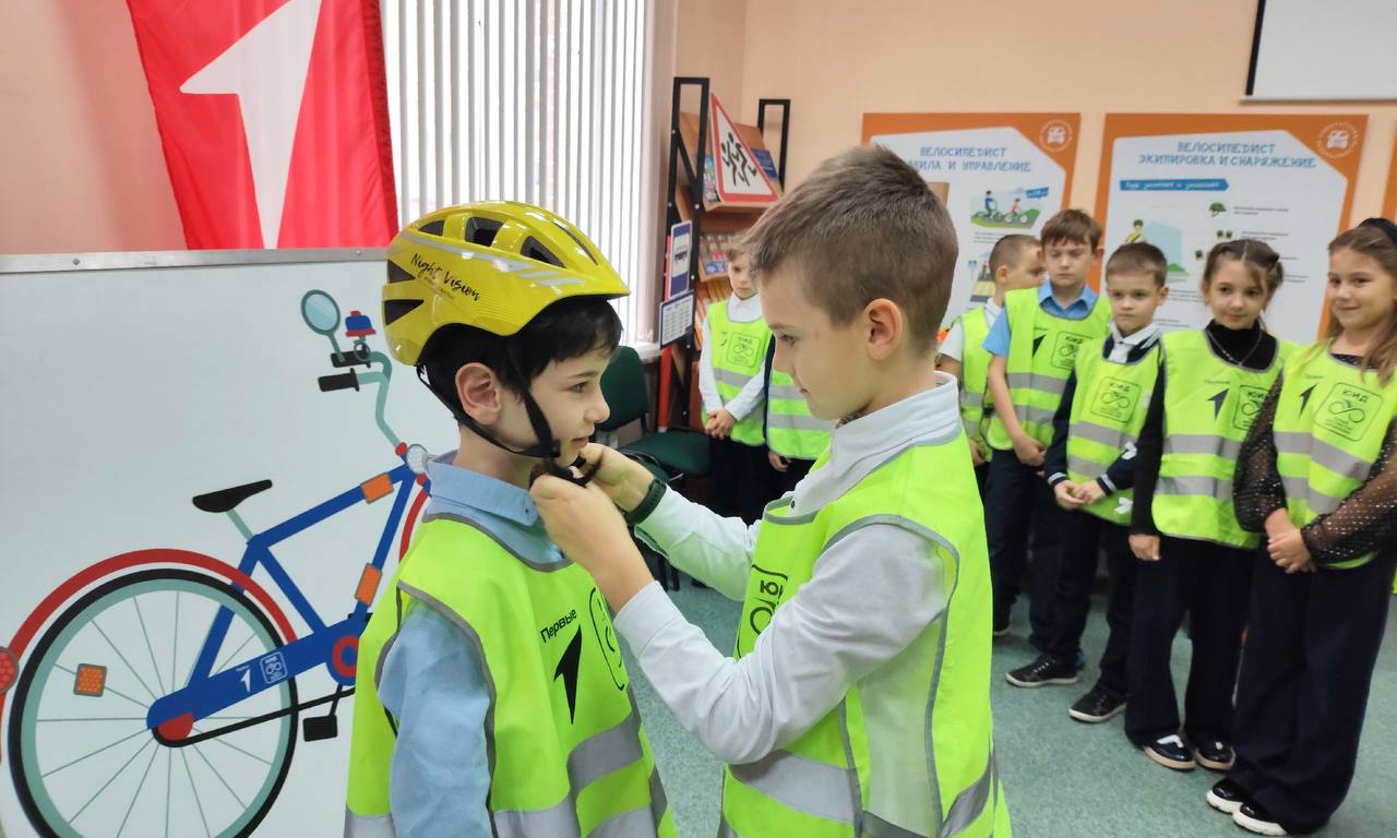 Еженедельные новости ЮИД. 18–24 октября Прошедшая неделя выдалась яркой и насыщенной для юных инспекторов движения! Каникулы — время отдыха, но безопасность всегда на первом месте Еженедельные новости ЮИД. 18–24 октября Прошедшая неделя выдалась яркой и насыщенной для юных инспекторов движения! Каникулы — время отдыха, но безопасность всегда на первом месте