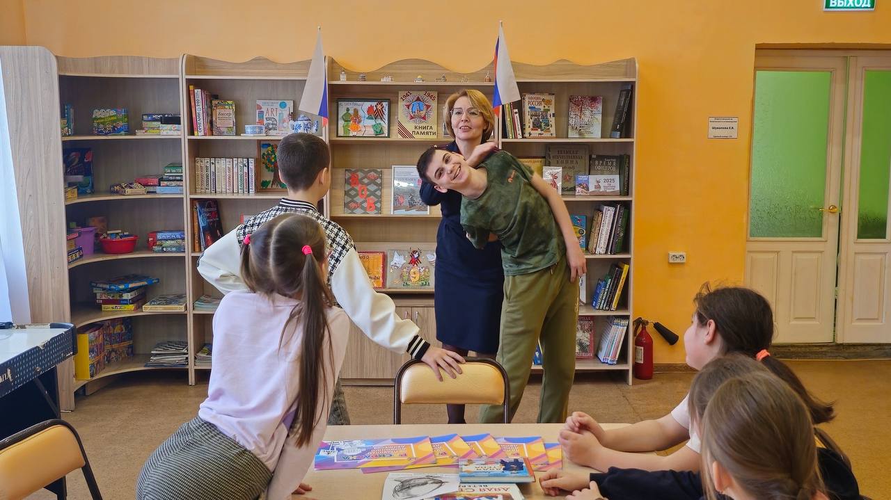 Дорожные стражи порядка познакомили школьников с деятельностью Костромской полиции Дорожные стражи порядка познакомили школьников с деятельностью Костромской полиции