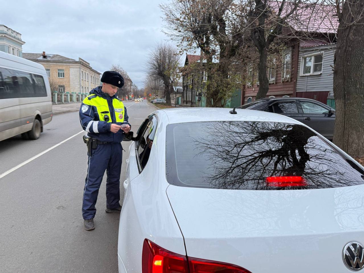 Юные инспекторы движения школы №38 заступили на службу вместе с сотрудниками областной Госавтоинспекции Юные инспекторы движения школы №38 заступили на службу вместе с сотрудниками областной Госавтоинспекции