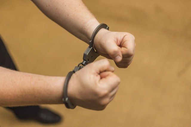 Сотрудники полиции задержали пособника мошенников