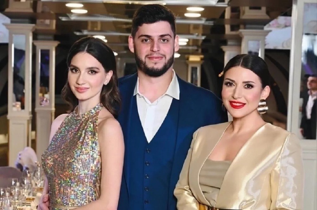 Внезапно бабушка. Старший сын Михаил и его жена Ева подарили Жасмин внука