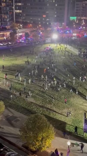 Массовая драка подростков с нацгвардией в Вашингтоне — буйной молодежи отказались продлевать комендантский час, и они решили отметить Хэллоуин с кулаками, пишут очевидцы в соцсети