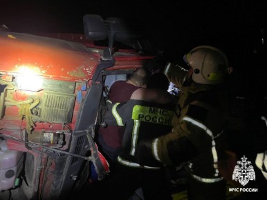 Два грузовика столкнулись на костромской трассе