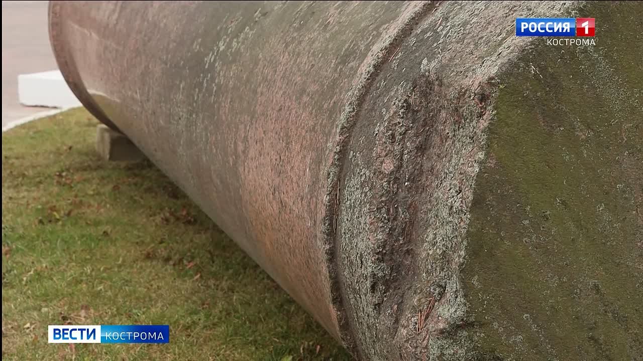 Чудом уцелевшая колонна царского памятника выставлена в Костромском кремле