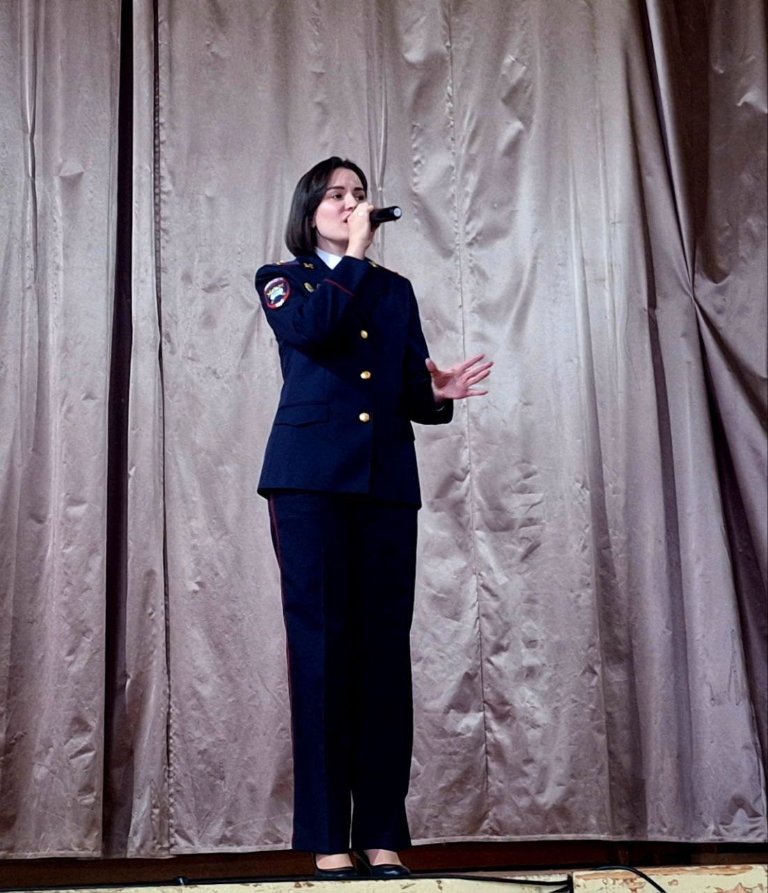 В преддверии профессионального праздника сотрудники органов внутренних дел Костромской области провели акцию "Служба в полиции – стабильность и уверенность" В преддверии профессионального праздника сотрудники органов внутренних дел Костромской области провели акцию "Служба в полиции – стабильность и уверенность"