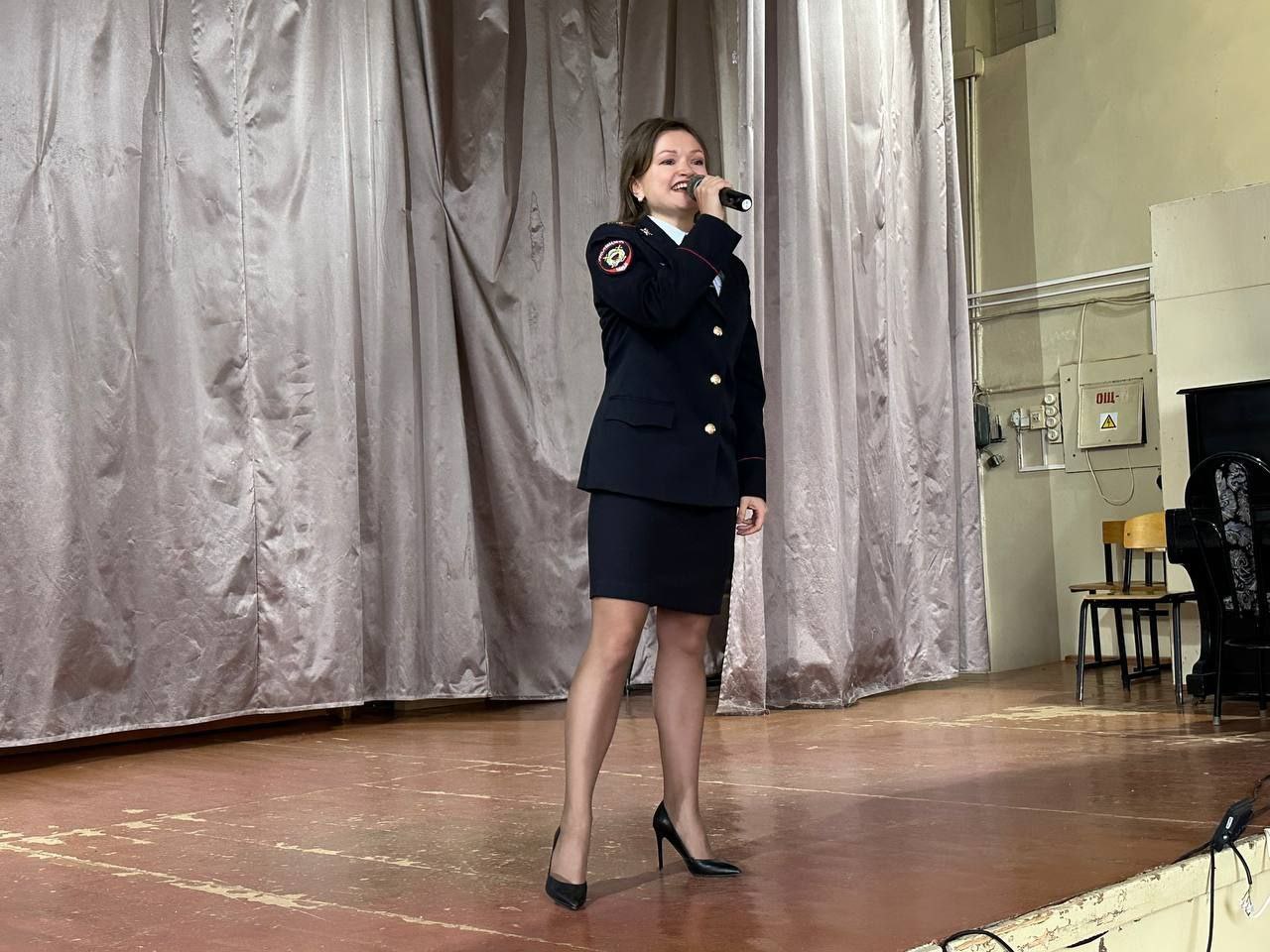 В преддверии профессионального праздника сотрудники органов внутренних дел Костромской области провели акцию "Служба в полиции – стабильность и уверенность" В преддверии профессионального праздника сотрудники органов внутренних дел Костромской области провели акцию "Служба в полиции – стабильность и уверенность"