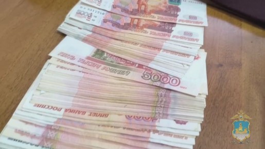 Костромские полицейские вернули пенсионерке деньги, отправленные мошенникам в посылке