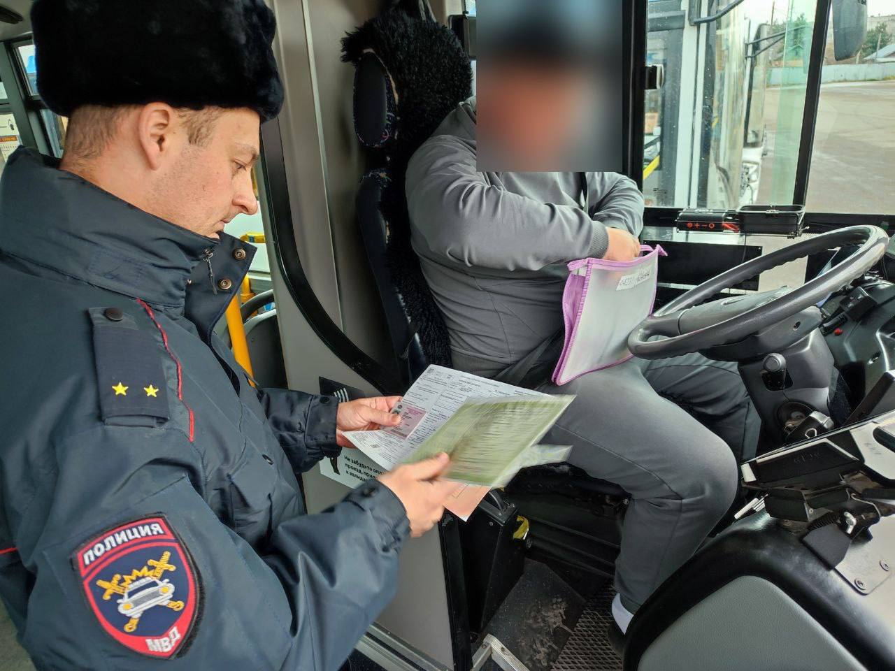 Дорожные полицейские проверили обеспечение безопасности при осуществлении перевозок жителей Костромы Дорожные полицейские проверили обеспечение безопасности при осуществлении перевозок жителей Костромы