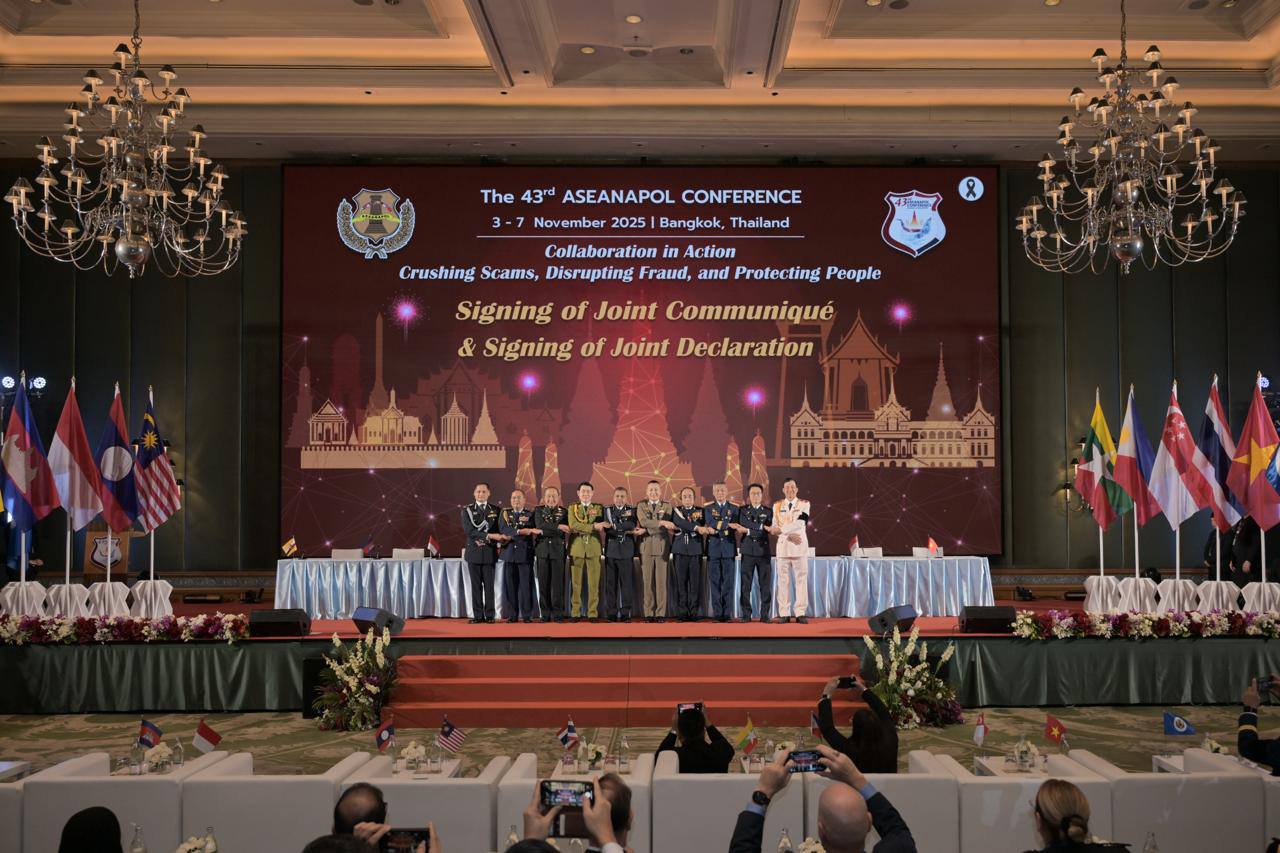 Ирина Волк: Фото заключительного дня 43-й конференции АСЕАНОПОЛ в Бангкоке, в работе которой приняла участие делегация Министерства внутренних дел Российской Федерации под руководством нашего Министра Владимира Колокольцева Ирина Волк: Фото заключительного дня 43-й конференции АСЕАНОПОЛ в Бангкоке, в работе которой приняла участие делегация Министерства внутренних дел Российской Федерации под руководством нашего Министра Владимира Колокольцева