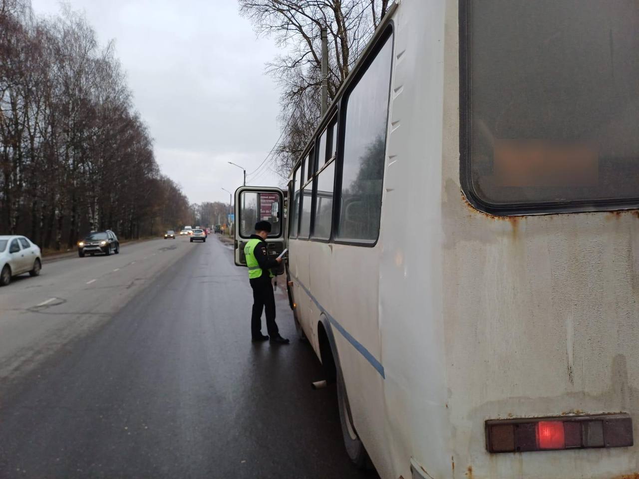 Дорожные полицейские проверили обеспечение безопасности при осуществлении перевозок жителей Костромы Дорожные полицейские проверили обеспечение безопасности при осуществлении перевозок жителей Костромы