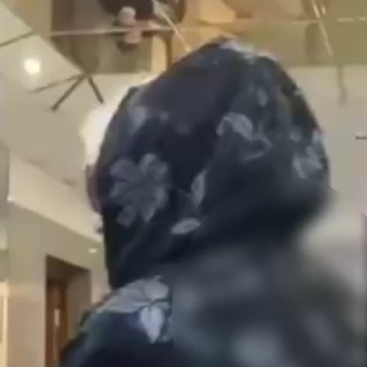 «К Путину мне надо»: появились кадры нападения на сотрудников администрации Тобольского района Тюменской области