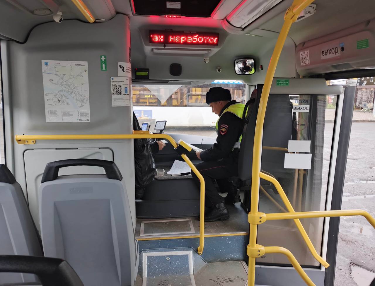 Дорожные полицейские проверили обеспечение безопасности при осуществлении перевозок жителей Костромы Дорожные полицейские проверили обеспечение безопасности при осуществлении перевозок жителей Костромы