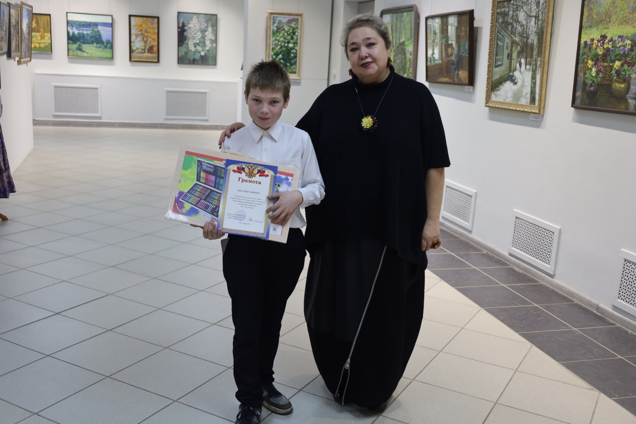 В УМВД России по Костромской области наградили победителей регионального этапа конкурса детских рисунков «Мои родители работают в полиции» В УМВД России по Костромской области наградили победителей регионального этапа конкурса детских рисунков «Мои родители работают в полиции»