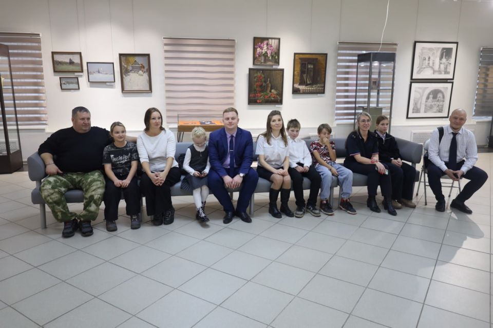 В УМВД России по Костромской области наградили победителей регионального этапа конкурса детских рисунков «Мои родители работают в полиции»