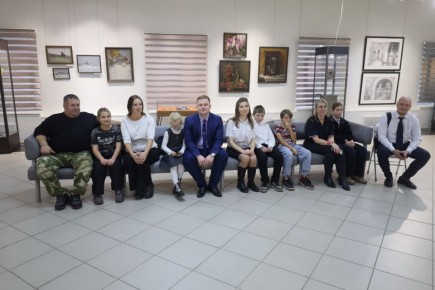 В УМВД России по Костромской области наградили победителей регионального этапа конкурса детских рисунков «Мои родители работают в полиции»