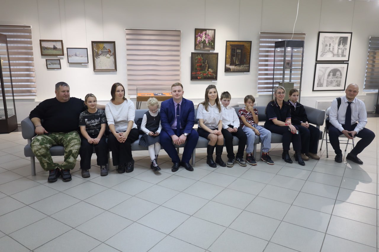 В УМВД России по Костромской области наградили победителей регионального этапа конкурса детских рисунков «Мои родители работают в полиции»