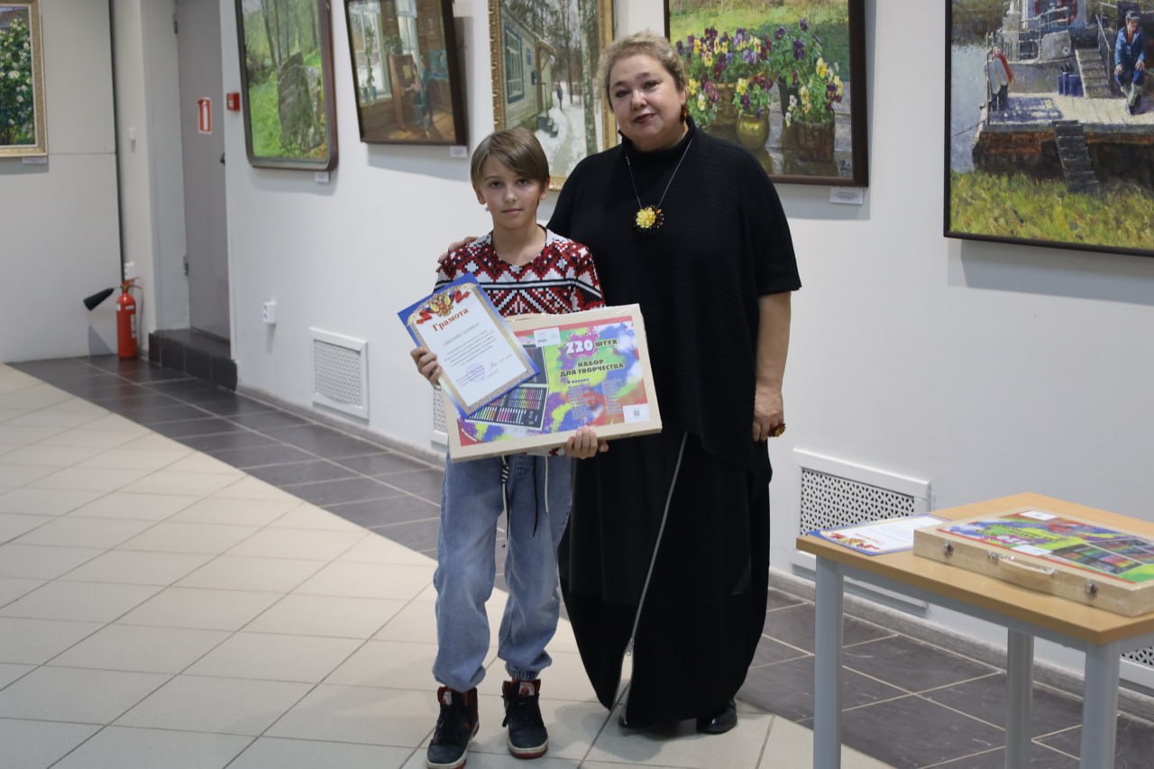 В УМВД России по Костромской области наградили победителей регионального этапа конкурса детских рисунков «Мои родители работают в полиции» В УМВД России по Костромской области наградили победителей регионального этапа конкурса детских рисунков «Мои родители работают в полиции»