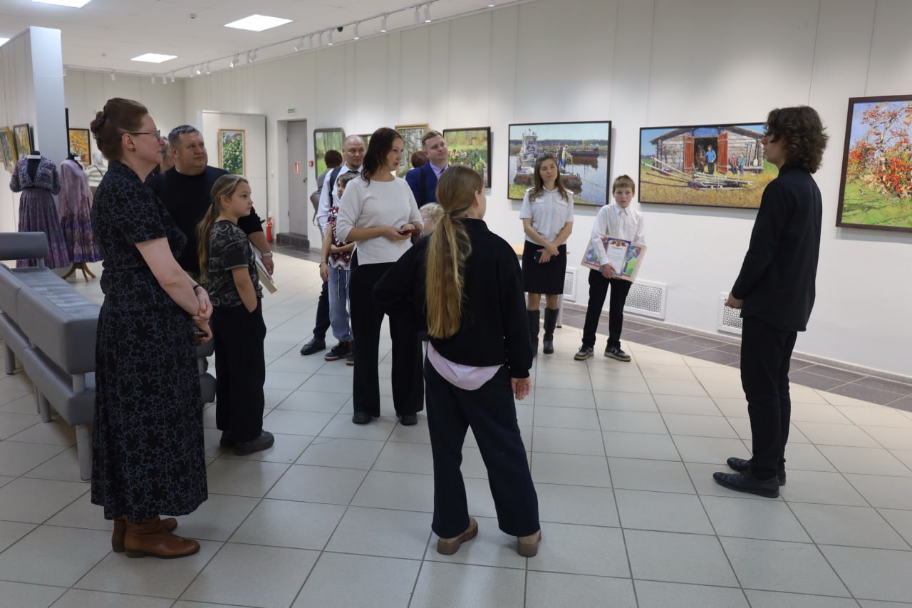 В УМВД России по Костромской области наградили победителей регионального этапа конкурса детских рисунков «Мои родители работают в полиции» В УМВД России по Костромской области наградили победителей регионального этапа конкурса детских рисунков «Мои родители работают в полиции»