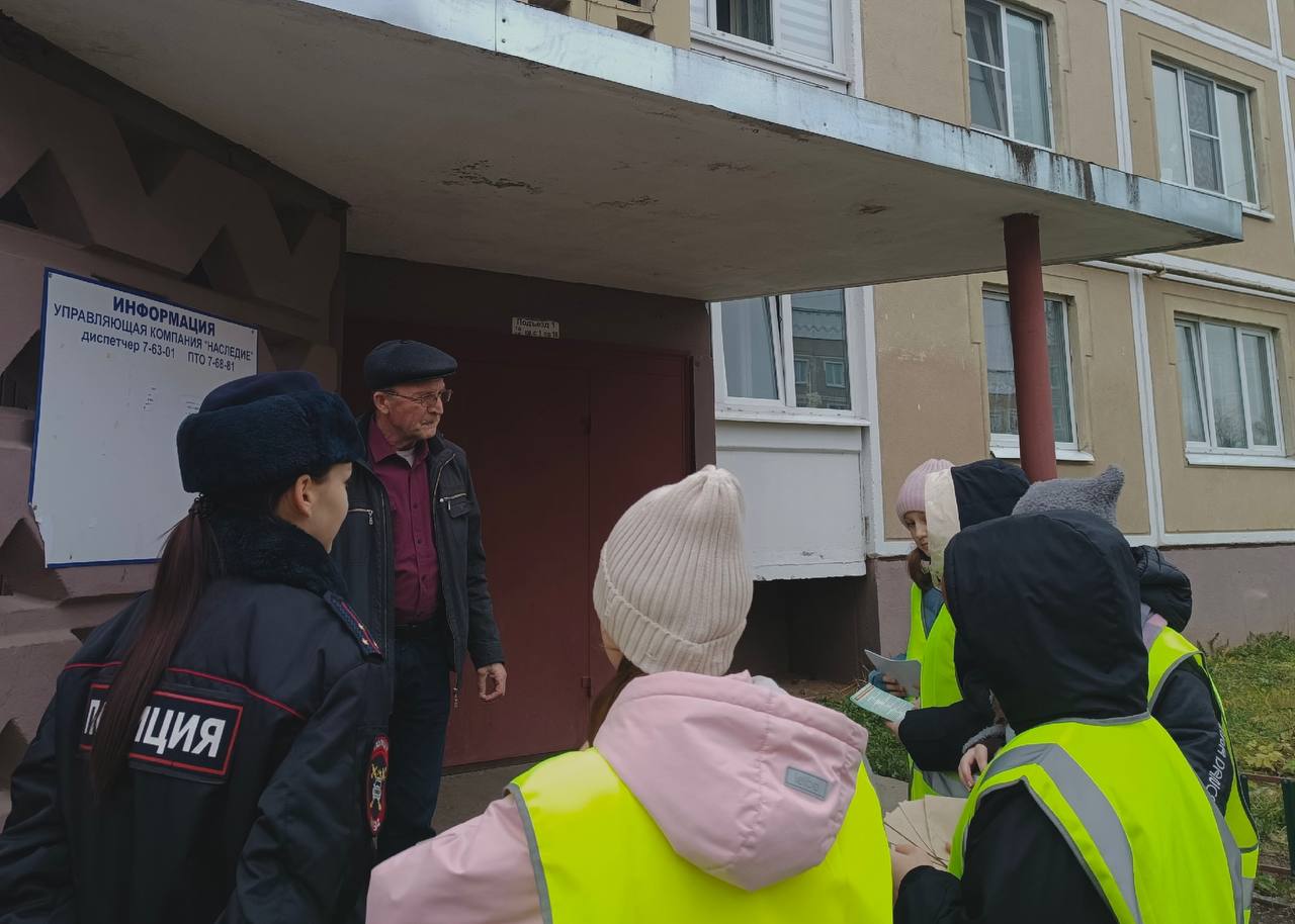 Нерехтские автоинспекторы вместе с юными инспекторами движения провели акцию «Засветись!» Нерехтские автоинспекторы вместе с юными инспекторами движения провели акцию «Засветись!»