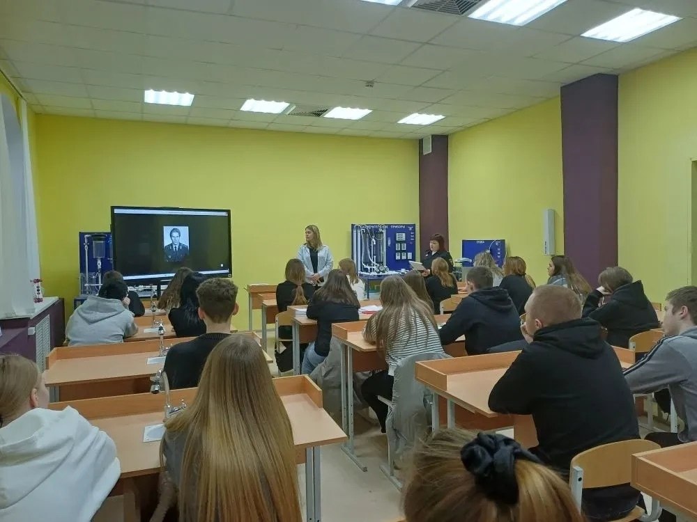 В Костромской области полицейские почтили память коллег, погибших при исполнении служебного долга