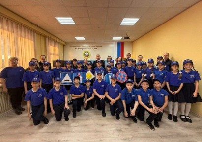 Накануне Дня сотрудника органов внутренних дел автоинспекторы провели экскурсию с военно-патриотическим классом правоохранительной направленности школы № 38