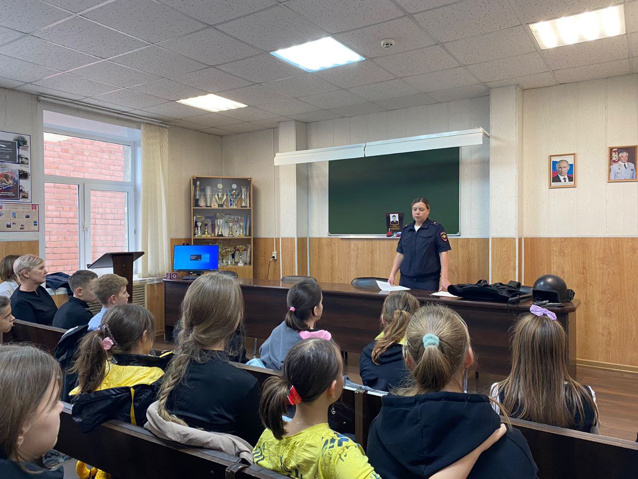 В Костромской области полицейские почтили память коллег, погибших при исполнении служебного долга В Костромской области полицейские почтили память коллег, погибших при исполнении служебного долга