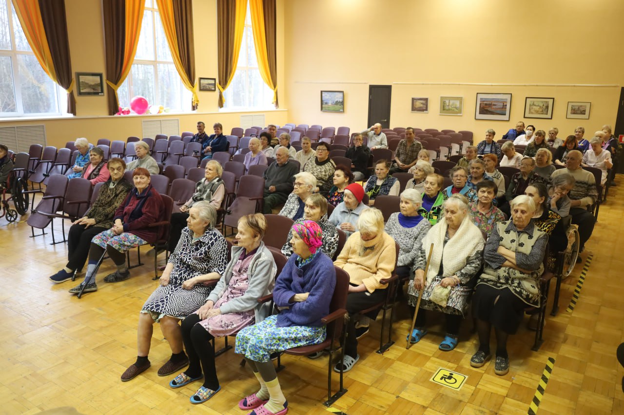 Участковый уполномоченный полиции и член Общественного совета рассказали пожилым костромичам как защититься от мошенников Участковый уполномоченный полиции и член Общественного совета рассказали пожилым костромичам как защититься от мошенников