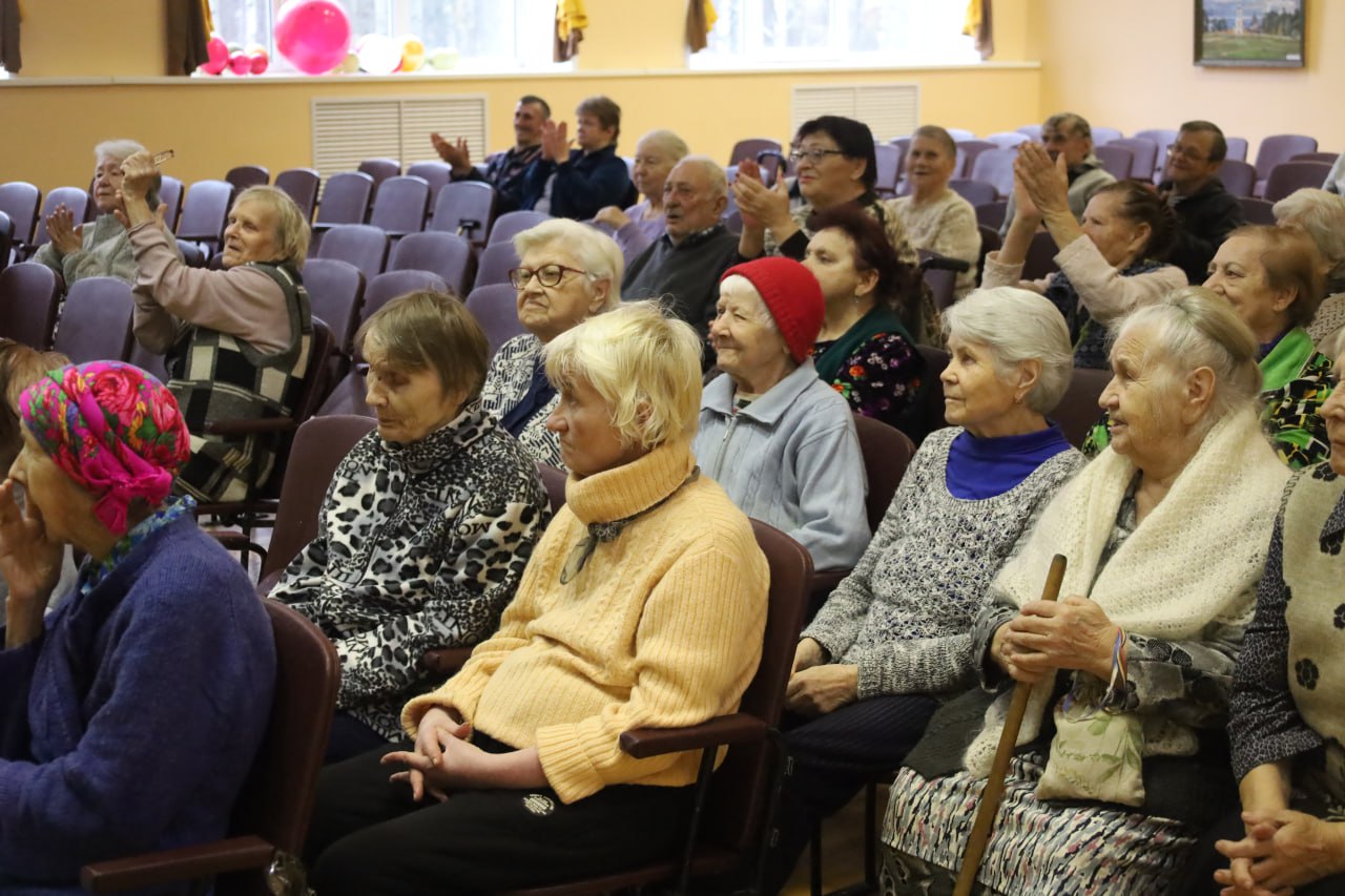 Участковый уполномоченный полиции и член Общественного совета рассказали пожилым костромичам как защититься от мошенников Участковый уполномоченный полиции и член Общественного совета рассказали пожилым костромичам как защититься от мошенников