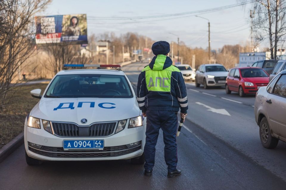 В Шарье автоинспекторы выявили водителя с поддельными правами