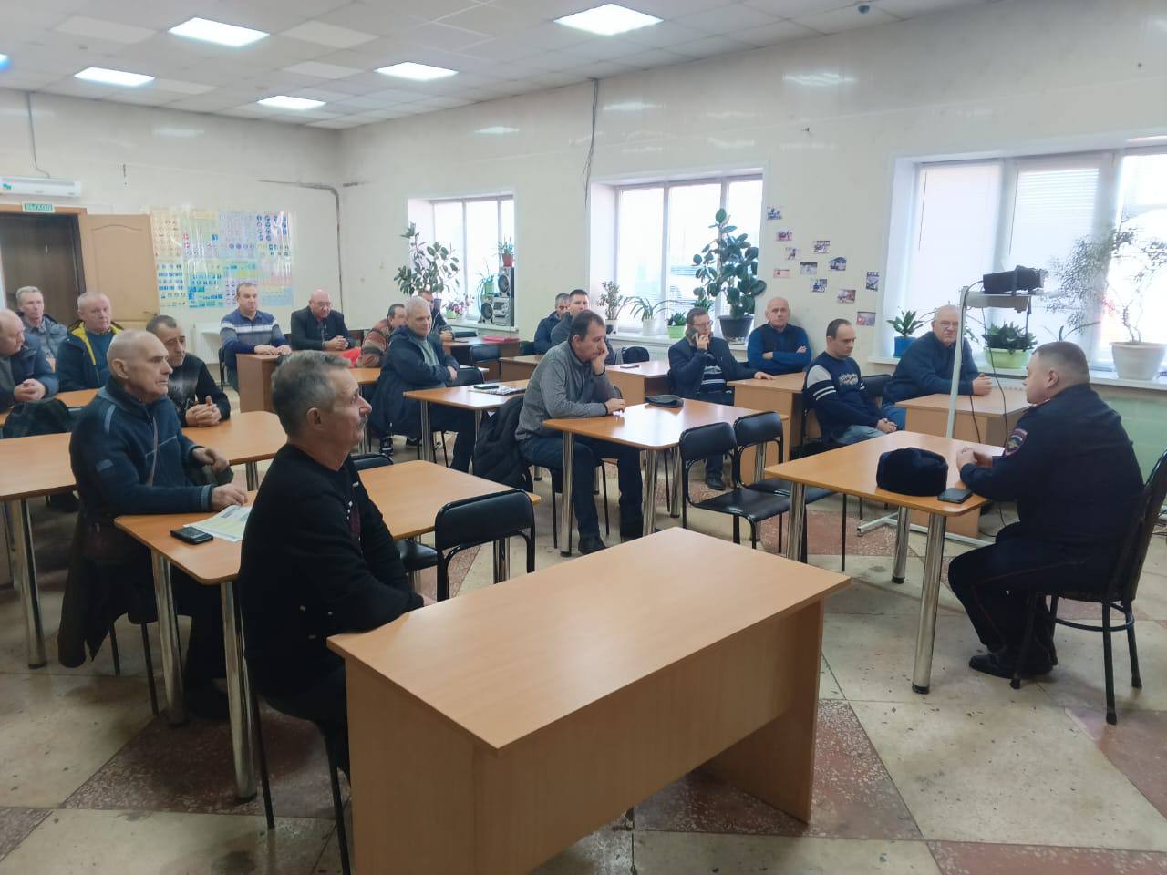 Сотрудники Госавтоинспекции Костромы встретились с трудовым коллективом автотранспортного предприятия Сотрудники Госавтоинспекции Костромы встретились с трудовым коллективом автотранспортного предприятия