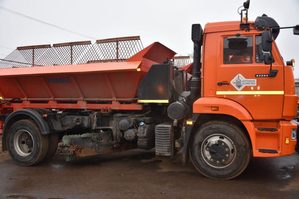 Минувшей ночью в Костроме пришлось уже проводить противогололедную обработку