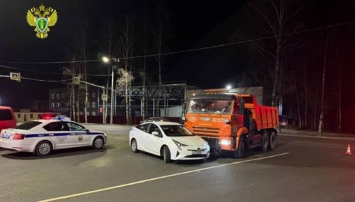 В Костроме двое человек оказались в больнице после ДТП с КАМАЗом