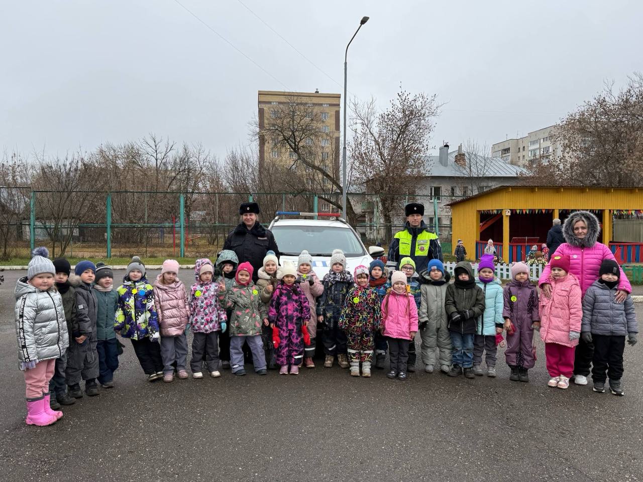 Сотрудники областного управления Госавтоинспекции проверили наличие световозвращателей на одежде у дошколят