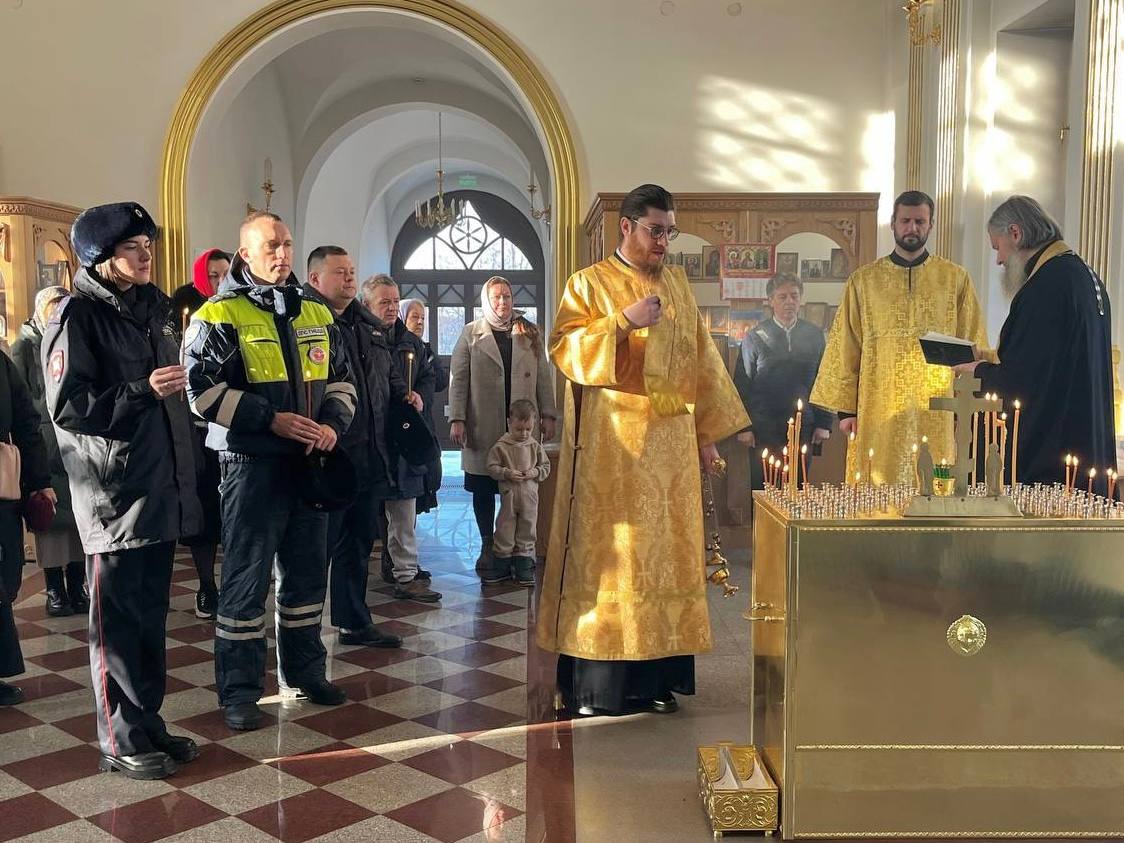 Автоинспекторы Костромской области приняли участие в литие по погибшим в дорожно-транспортных происшествиях Автоинспекторы Костромской области приняли участие в литие по погибшим в дорожно-транспортных происшествиях