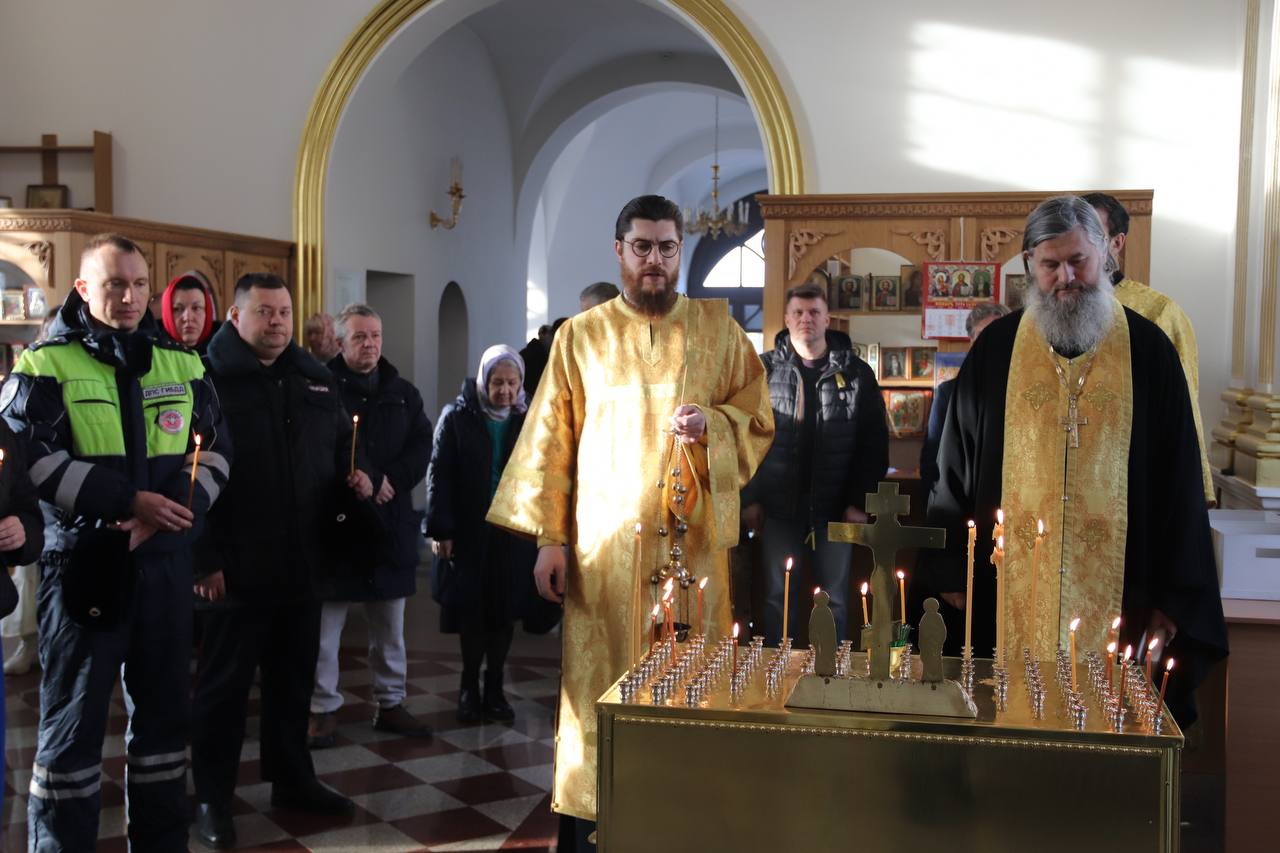 Автоинспекторы Костромской области приняли участие в литие по погибшим в дорожно-транспортных происшествиях Автоинспекторы Костромской области приняли участие в литие по погибшим в дорожно-транспортных происшествиях