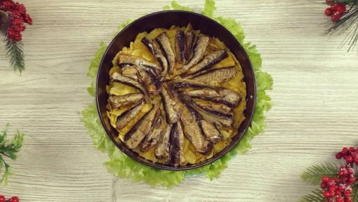 Эффектный слоёный салат со шпротами: быстро и вкусно