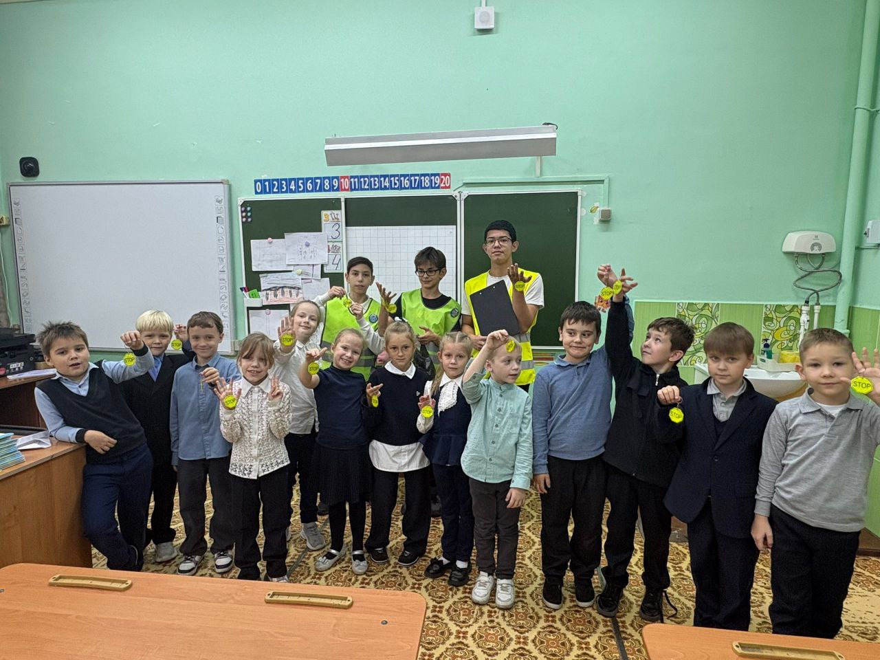 Алексей Смирнов: Усилить профилактическую работу по использованию световозвращающих элементов на одежде детей Алексей Смирнов: Усилить профилактическую работу по использованию световозвращающих элементов на одежде детей