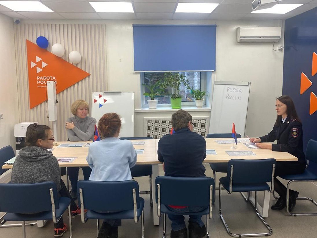 В районах Костромской области полицейские провели встречи с соискателями кадровых центров «Работа России» В районах Костромской области полицейские провели встречи с соискателями кадровых центров «Работа России»