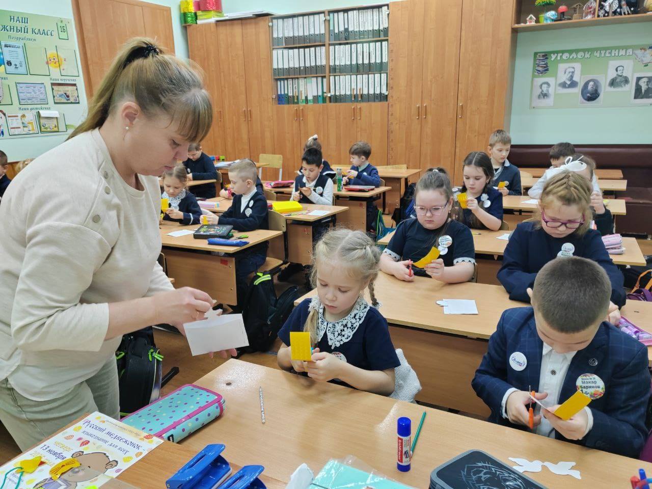 Мастер-класс по изготовлению световозвращателей прошел в одной из школ Костромы Мастер-класс по изготовлению световозвращателей прошел в одной из школ Костромы