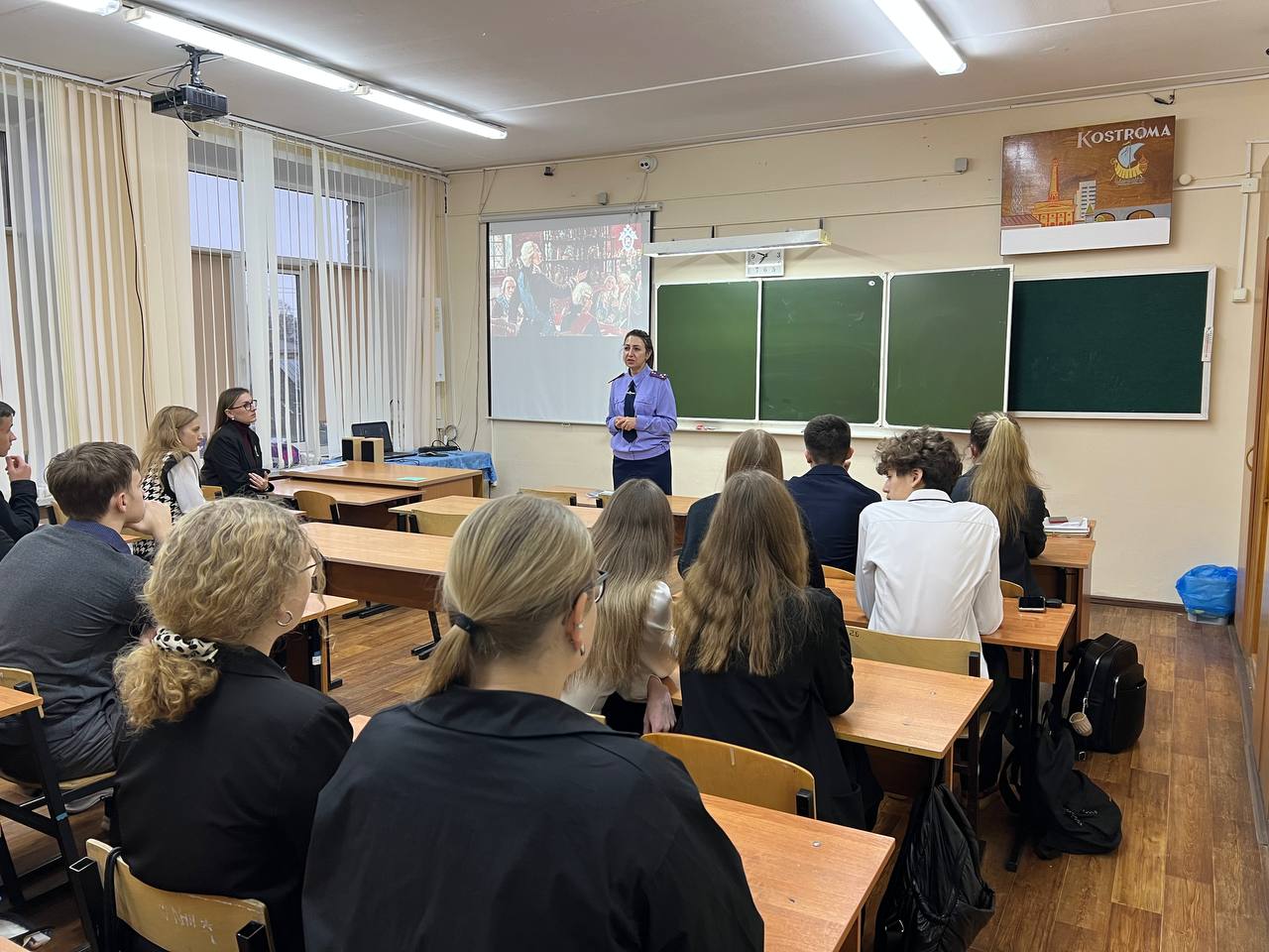 Представитель следственного управления Следственного комитета Российской Федерации по Костромской области встретилась со старшеклассниками