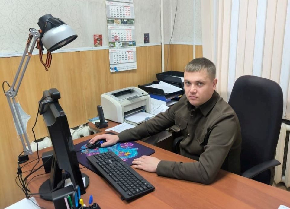 Антон Киров, молодой руководитель Управления ЖКХ администрации Нейского муниципального округа, принял участие в образовательной акции "Избирательный диктант", которая сегодня проходит во всех муниципалитетах нашей области