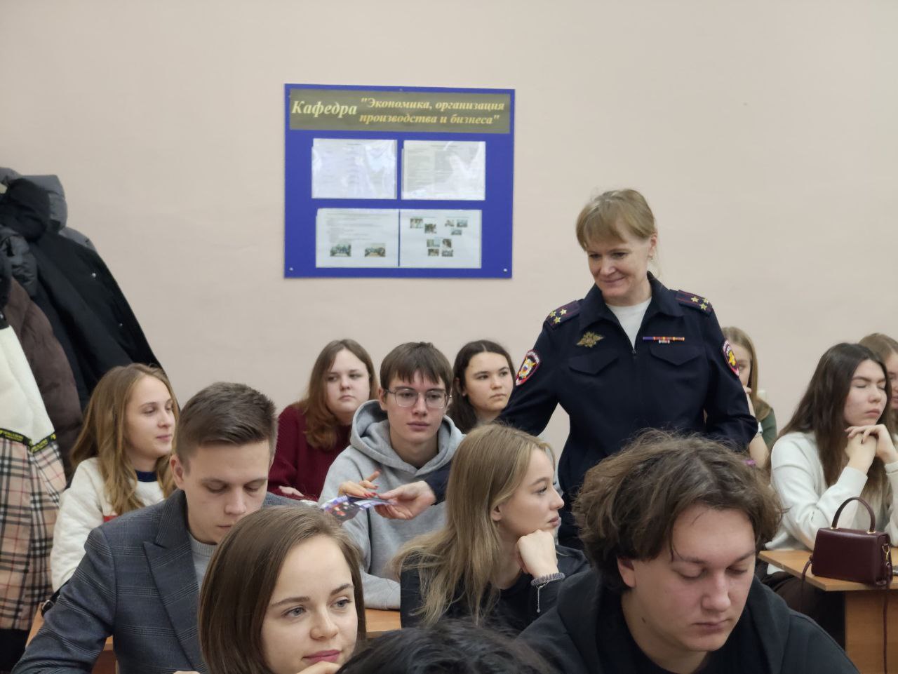 Костромские полицейские пригласили будущих финансистов вместе защищать экономические интересы региона Костромские полицейские пригласили будущих финансистов вместе защищать экономические интересы региона