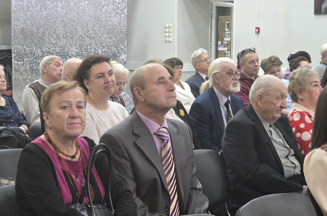 Алексей Смирнов: Почти 30 семей, которые хранят любовь и верность на протяжении долгих лет, встретились сегодня в одном зале Алексей Смирнов: Почти 30 семей, которые хранят любовь и верность на протяжении долгих лет, встретились сегодня в одном зале