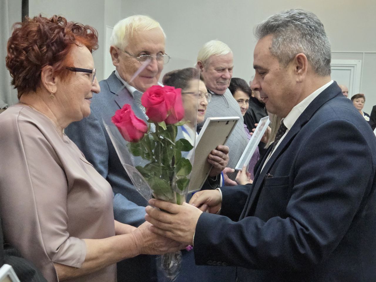 Алексей Смирнов: Почти 30 семей, которые хранят любовь и верность на протяжении долгих лет, встретились сегодня в одном зале Алексей Смирнов: Почти 30 семей, которые хранят любовь и верность на протяжении долгих лет, встретились сегодня в одном зале