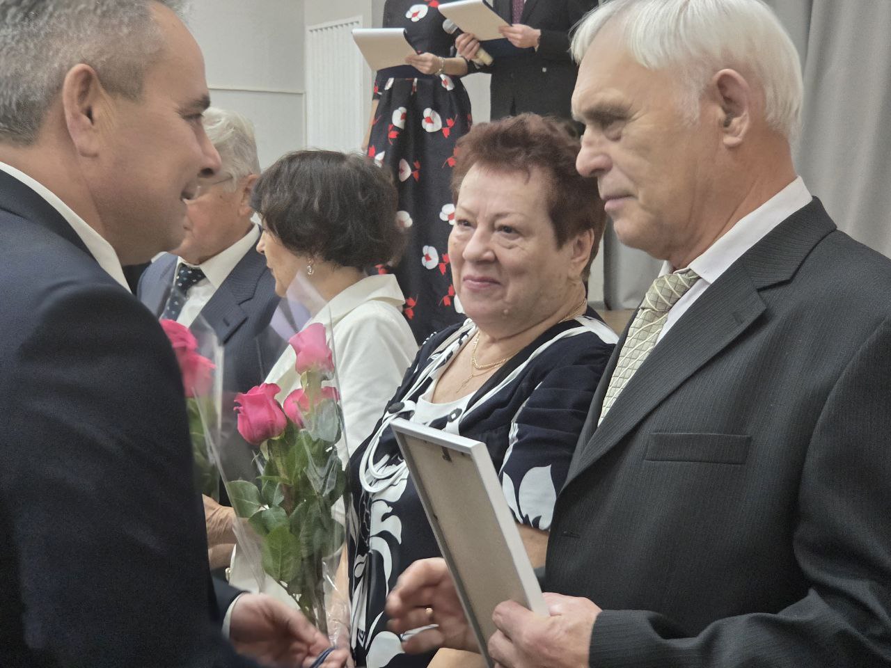 Алексей Смирнов: Почти 30 семей, которые хранят любовь и верность на протяжении долгих лет, встретились сегодня в одном зале Алексей Смирнов: Почти 30 семей, которые хранят любовь и верность на протяжении долгих лет, встретились сегодня в одном зале